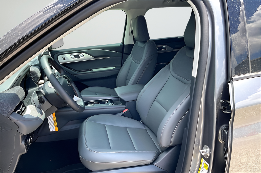 New 2026 Carbonized Gray Metallic Ford Active image 10