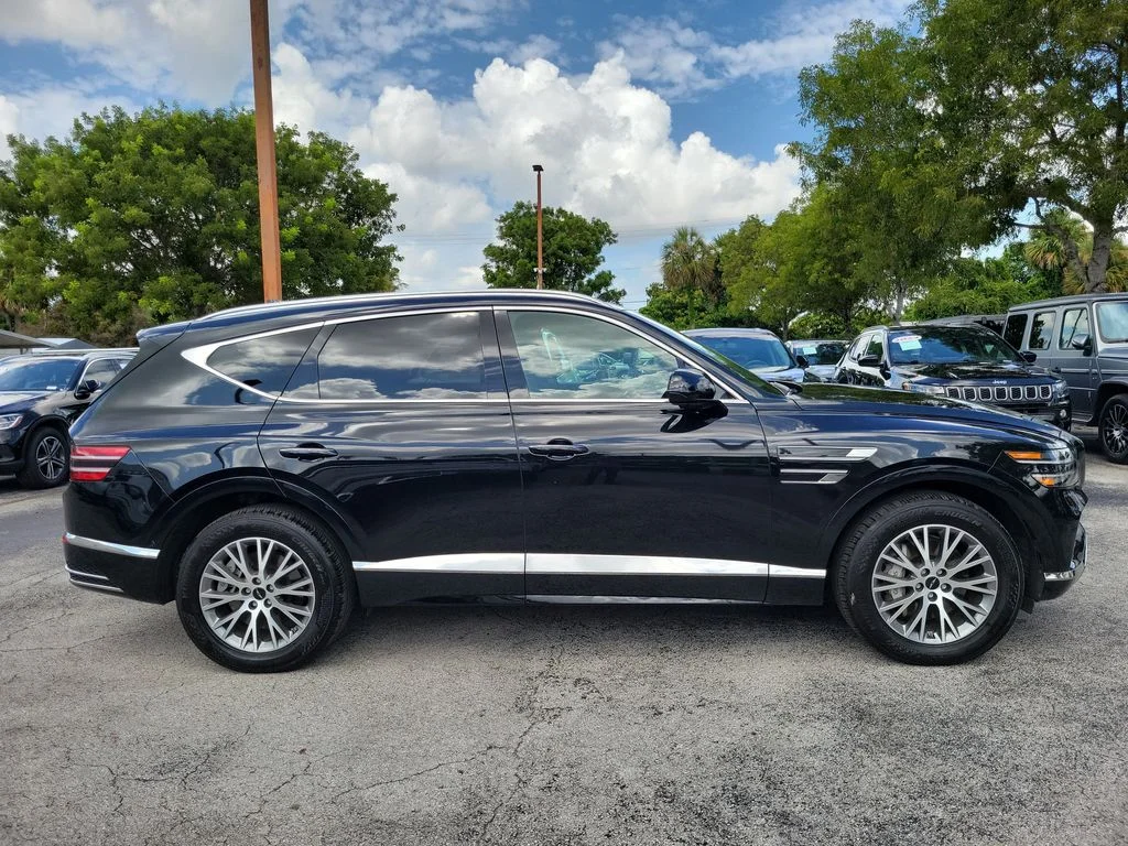 Used 2025 Black Genesis 2.5T image 8