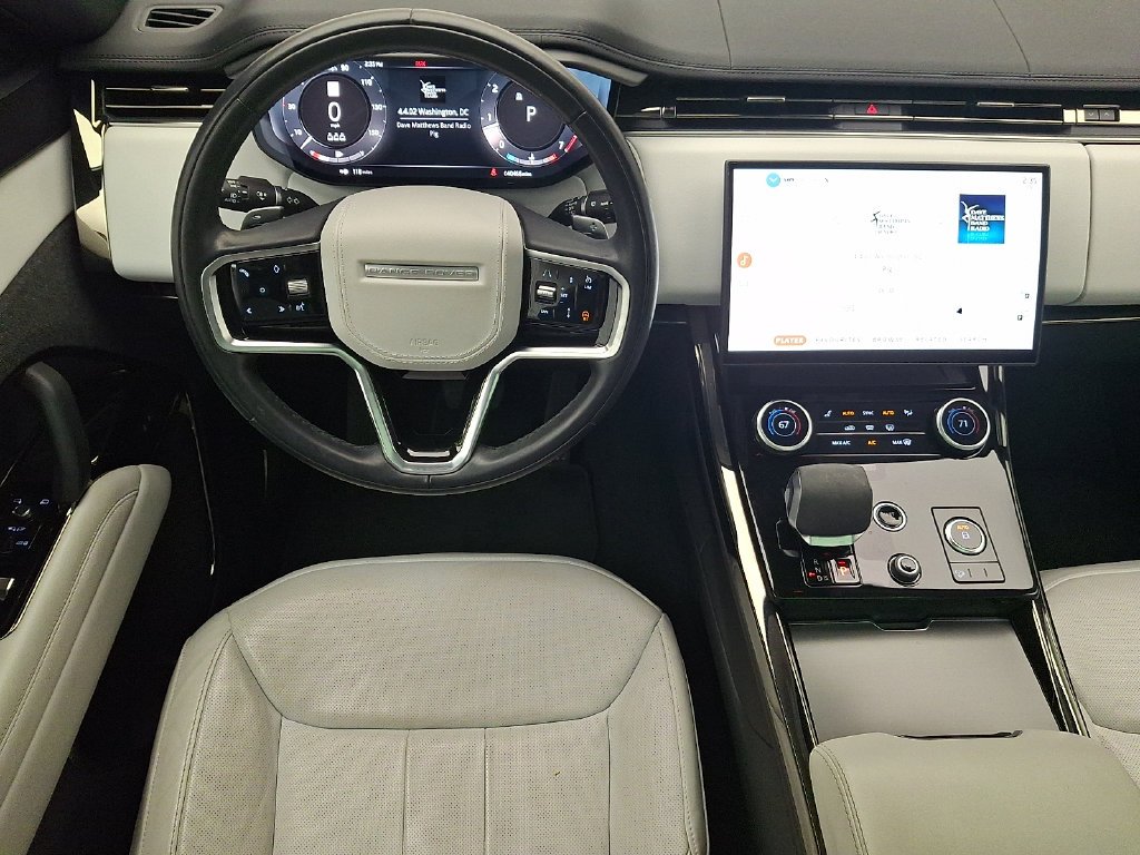 Used 2023  Land Rover SE image 12