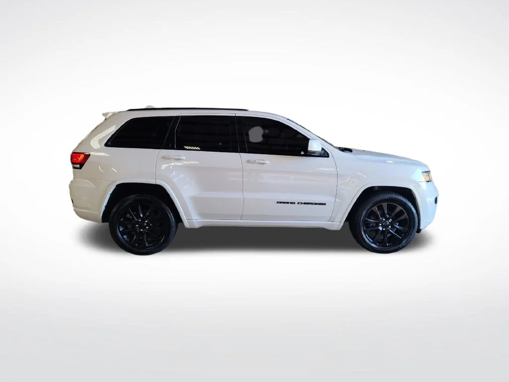 Used 2018 White Jeep Altitude image 7