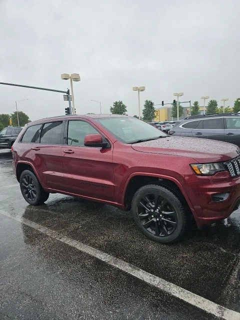 Used 2018 Velvet Red Pearlcoat Jeep Altitude image 2