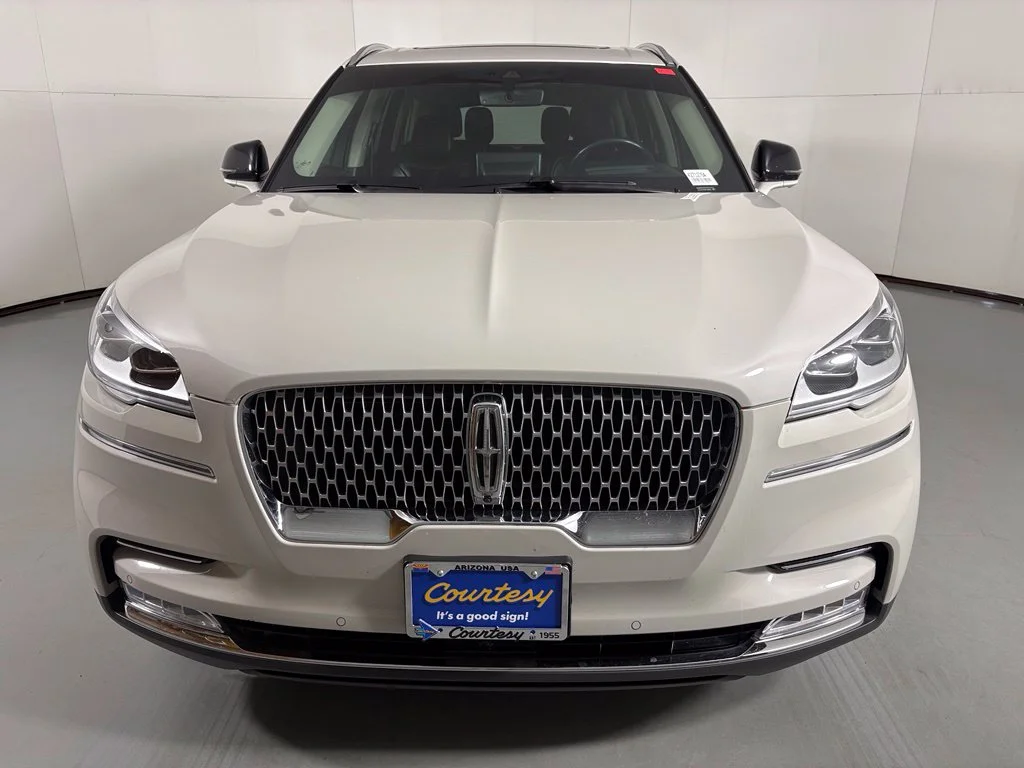 Used 2022 White Lincoln Reserve image 3