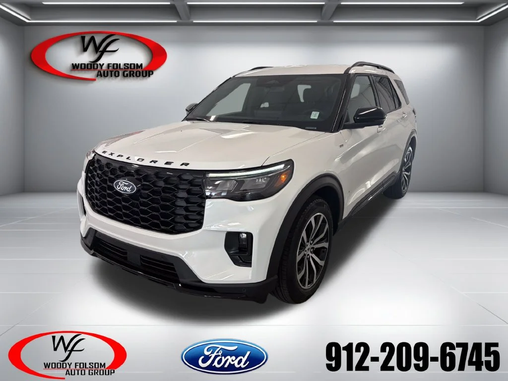 New 2027 Star White Metallic Tri-Coat Ford ST-Line image 1