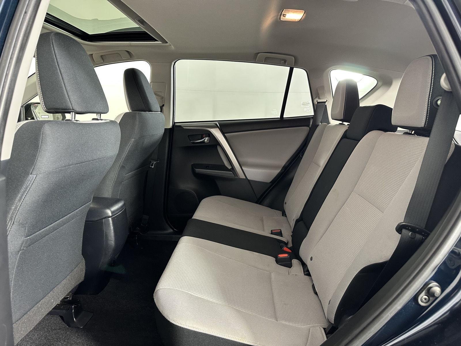 Used 2018 Galactic Aqua Mica Toyota XLE image 19
