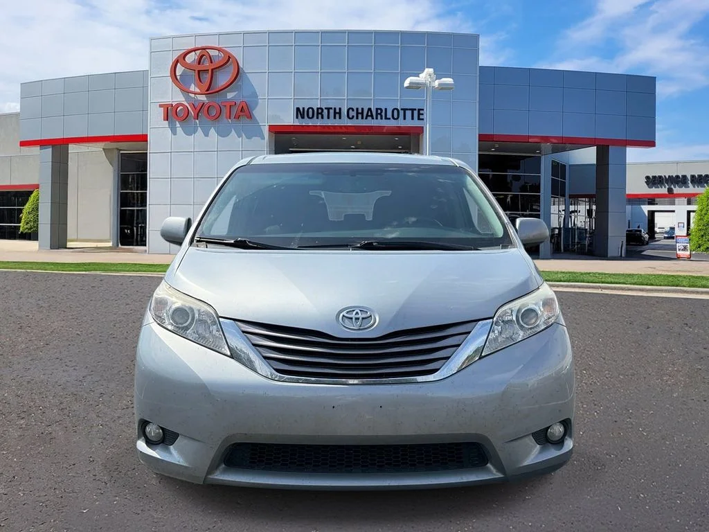 Used 2015 Silver Toyota XLE image 2
