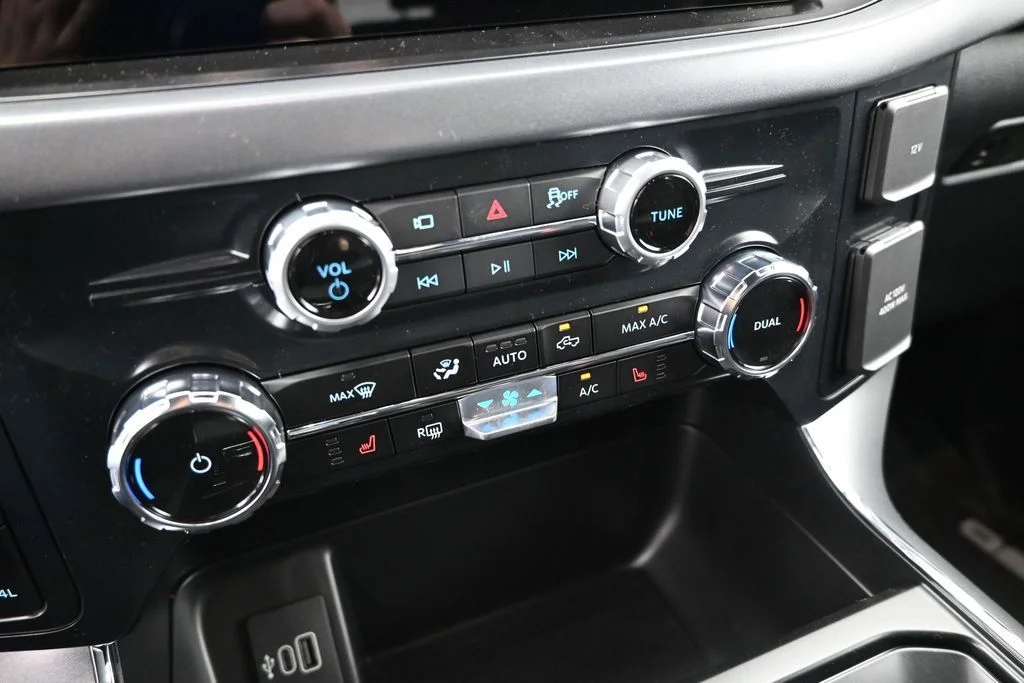 New 2026 Oxford White Ford XLT image 16