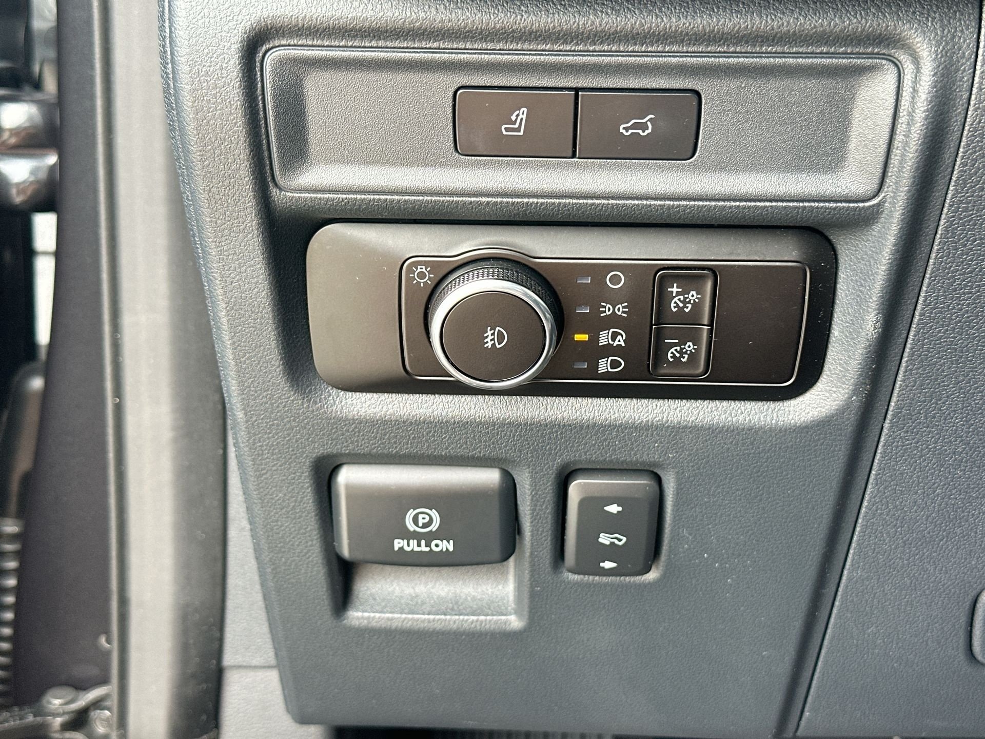 Used 2023 Gray Ford Limited MAX image 18