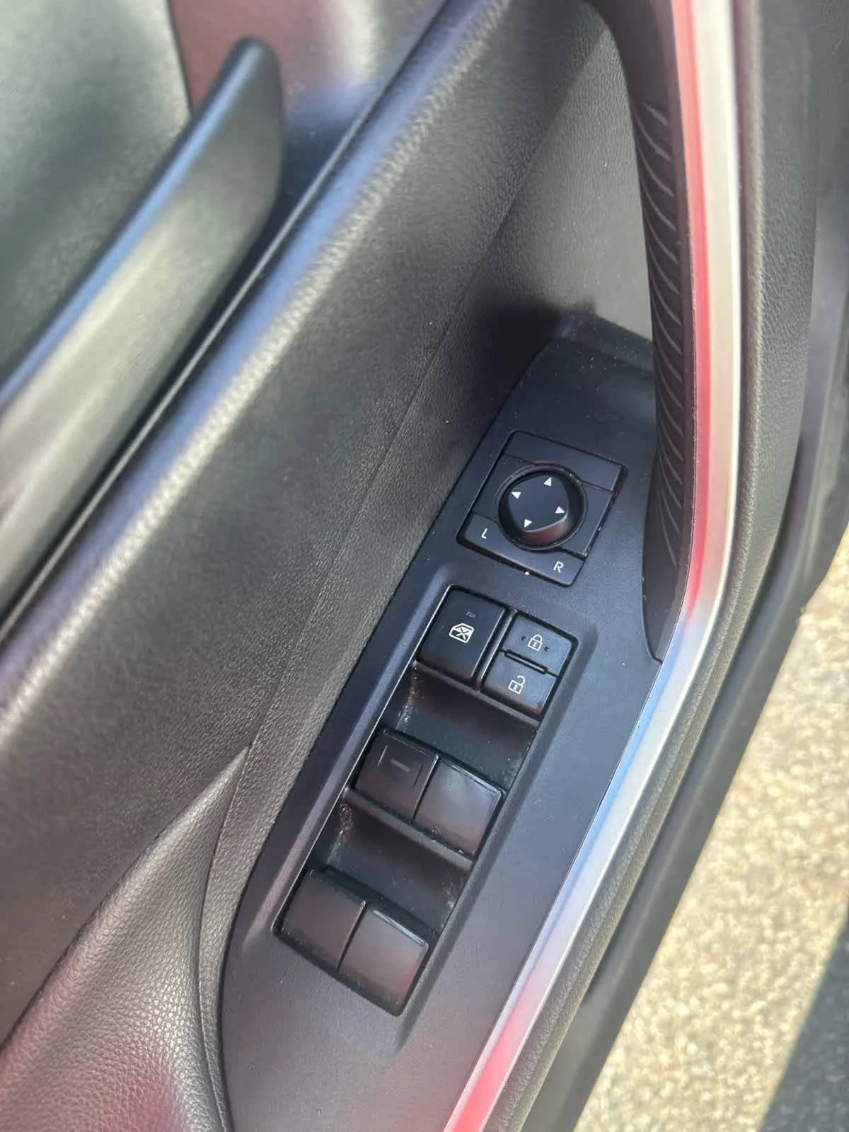 Used 2025 Ice Cap Toyota LE image 9