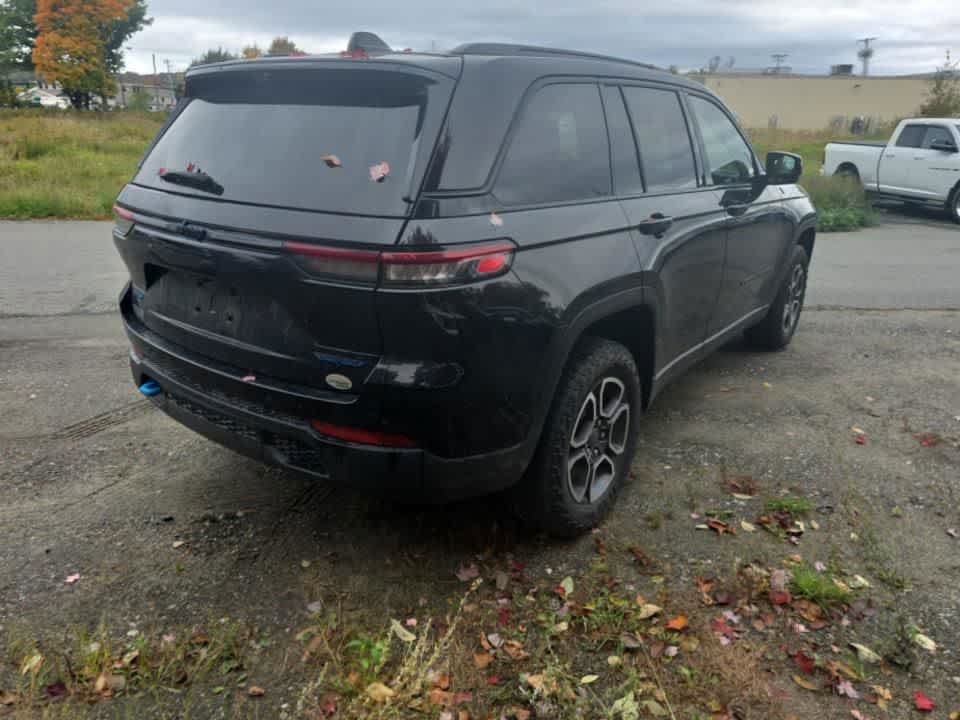 Used 2023 Diamond Black Crystal Pearlcoat Jeep Trailhawk image 4