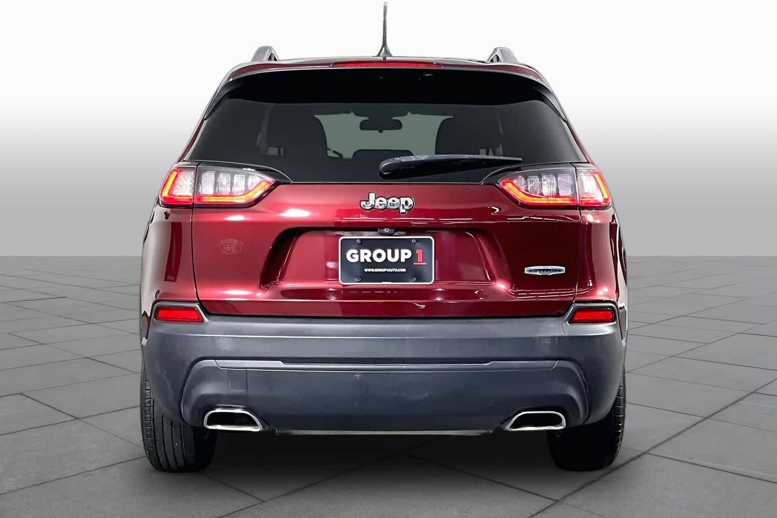 Used 2019 Velvet Red Pearlcoat Jeep Latitude image 5