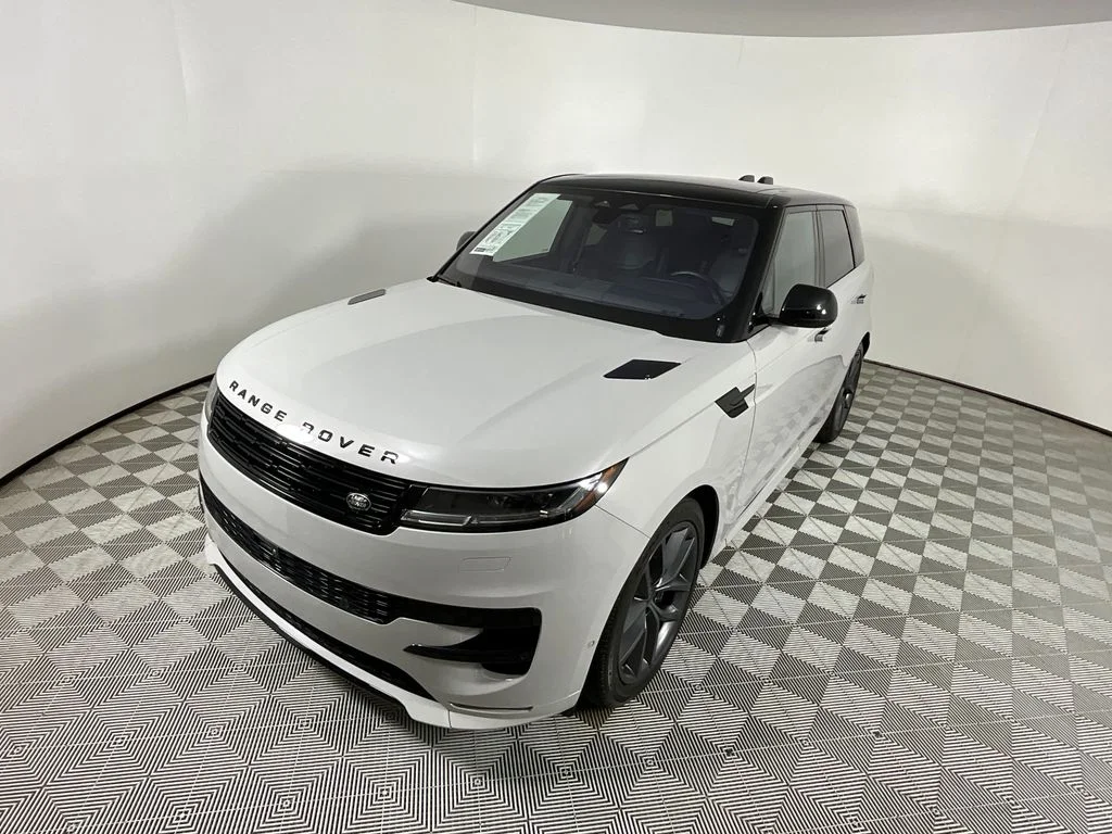 Used 2023 Gray Land Rover SE Dynamic image 9