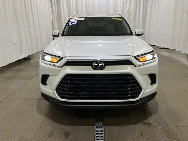Used 2024 Beige Toyota XLE image 9
