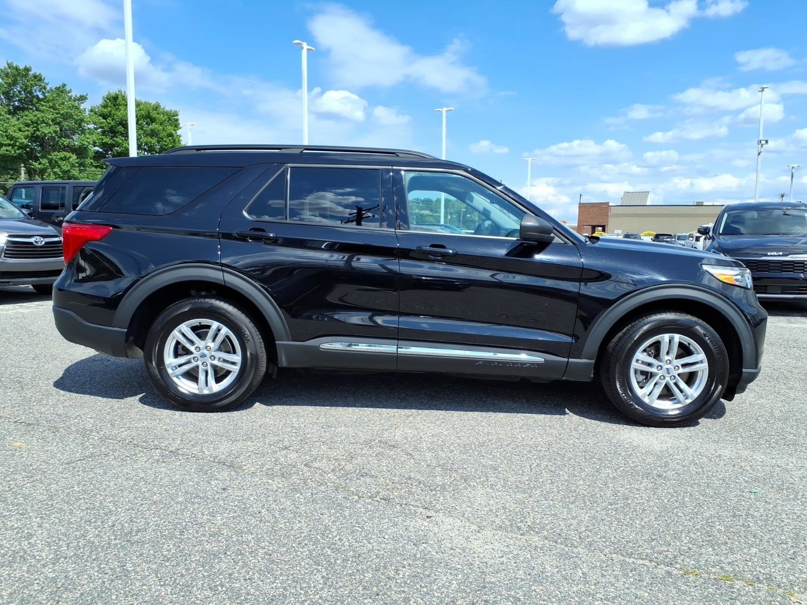 2023 Ford Explorer XLT - Photo 25