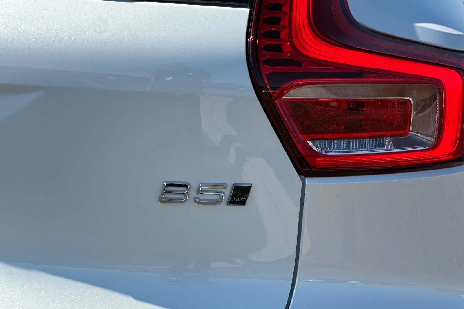 New 2026 Crystal White Volvo Plus image 25
