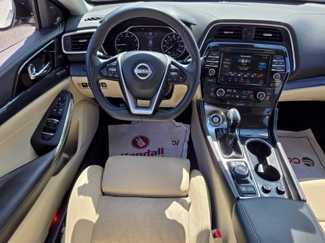 Used 2023 White Nissan Platinum image 13