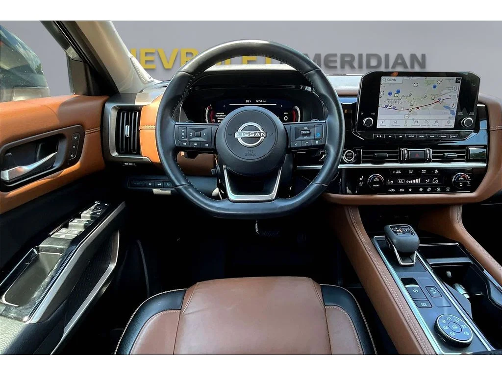 Used 2023  Nissan Platinum image 5