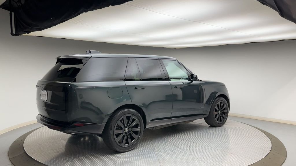 Used 2025 Belgravia Green Metallic Land Rover Autobiography image 2