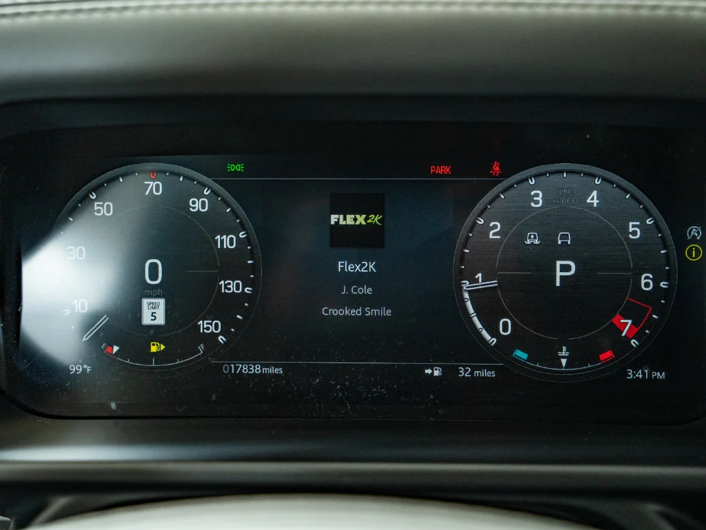 Used 2025 Black Land Rover V8 image 31