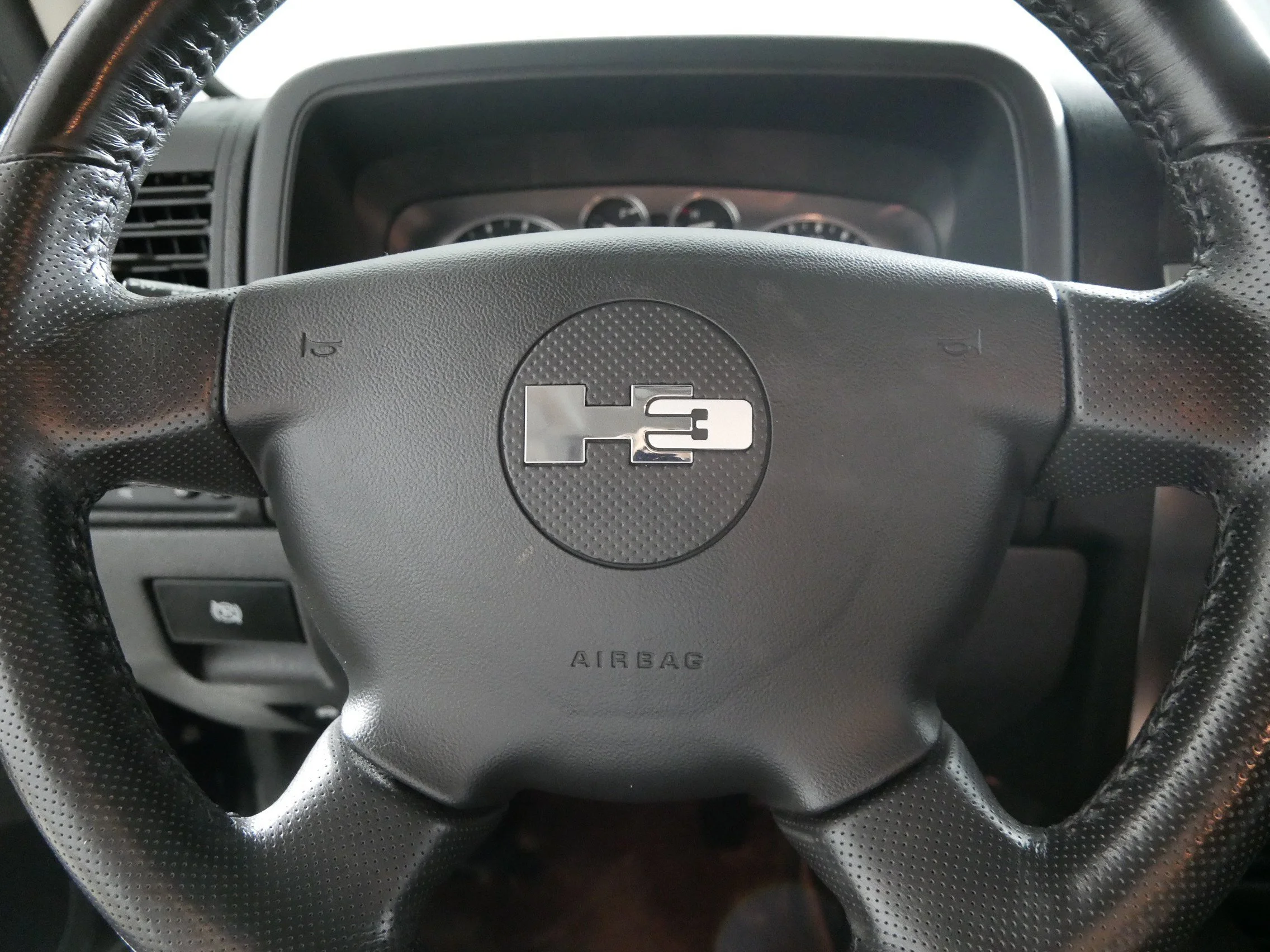 Used 2008 Black HUMMER SUV image 25
