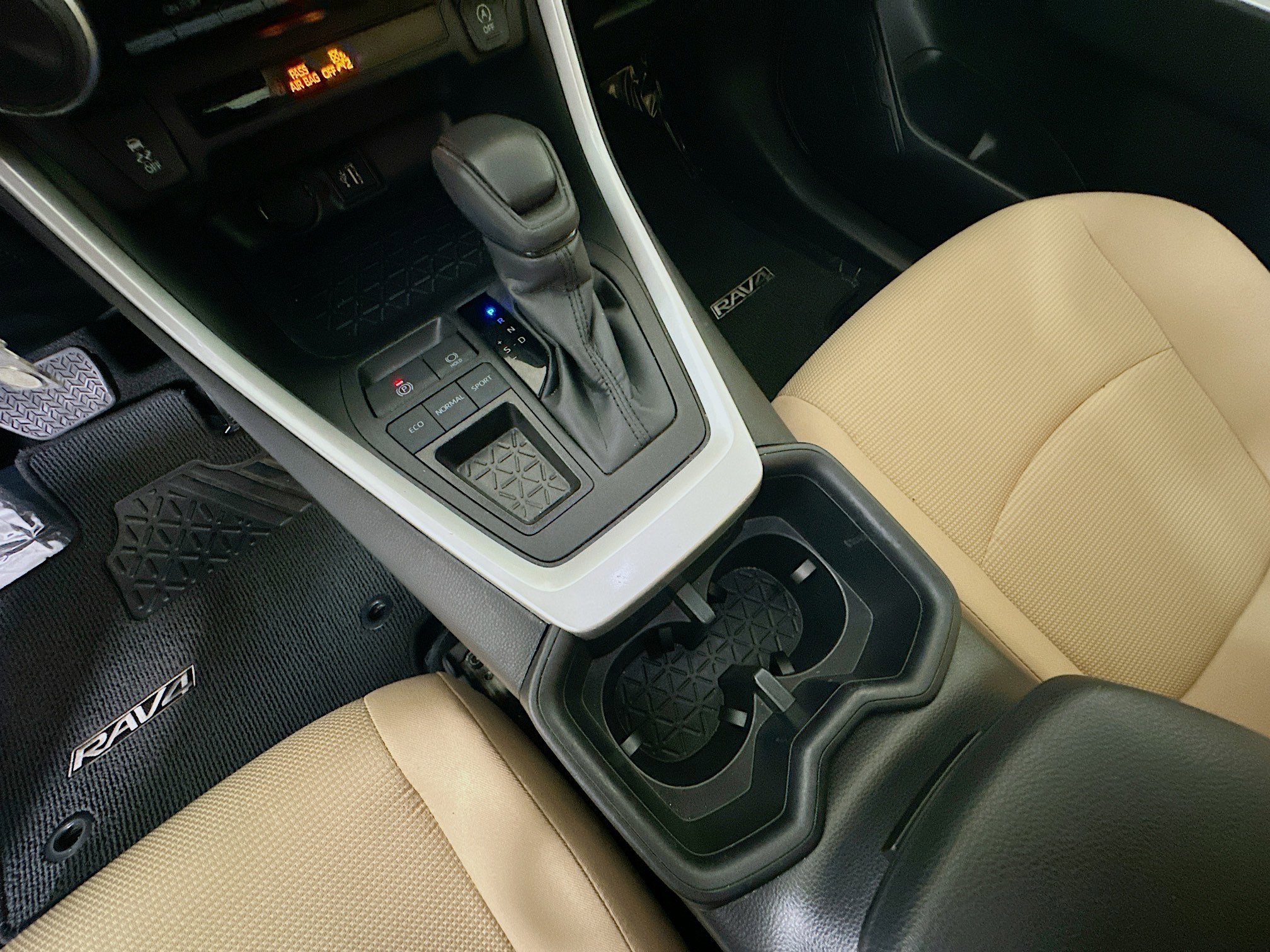 Used 2025 Ice Toyota LE image 21