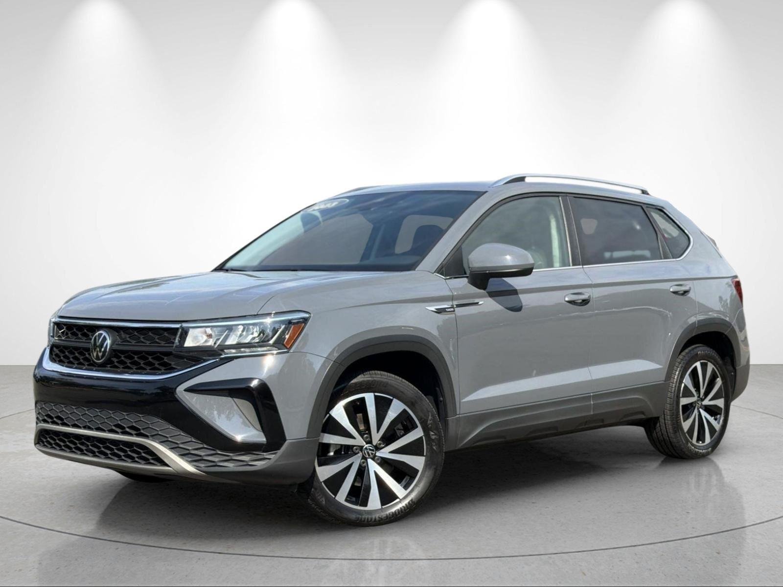 Used 2023 Pure Gray Volkswagen SE image 1