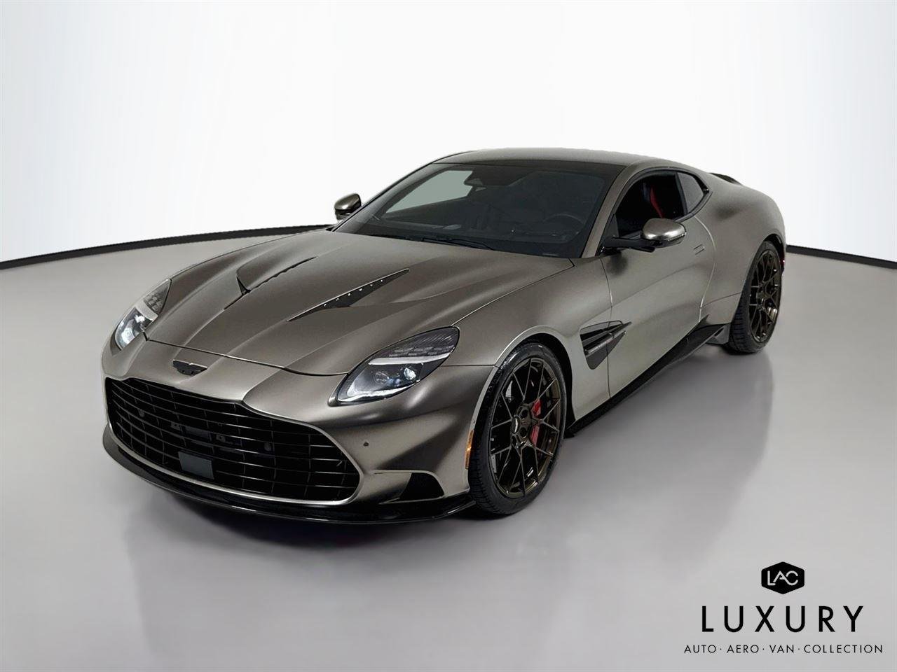 Used 2025  Aston Martin  image 4