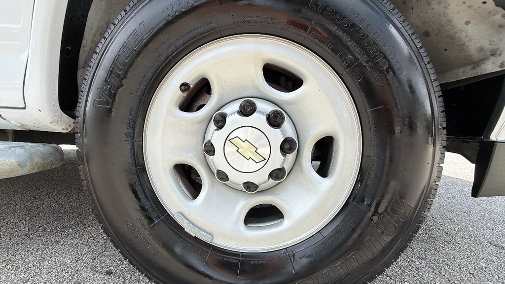 Certified Used 2025 Summit White Chevrolet WT image 33