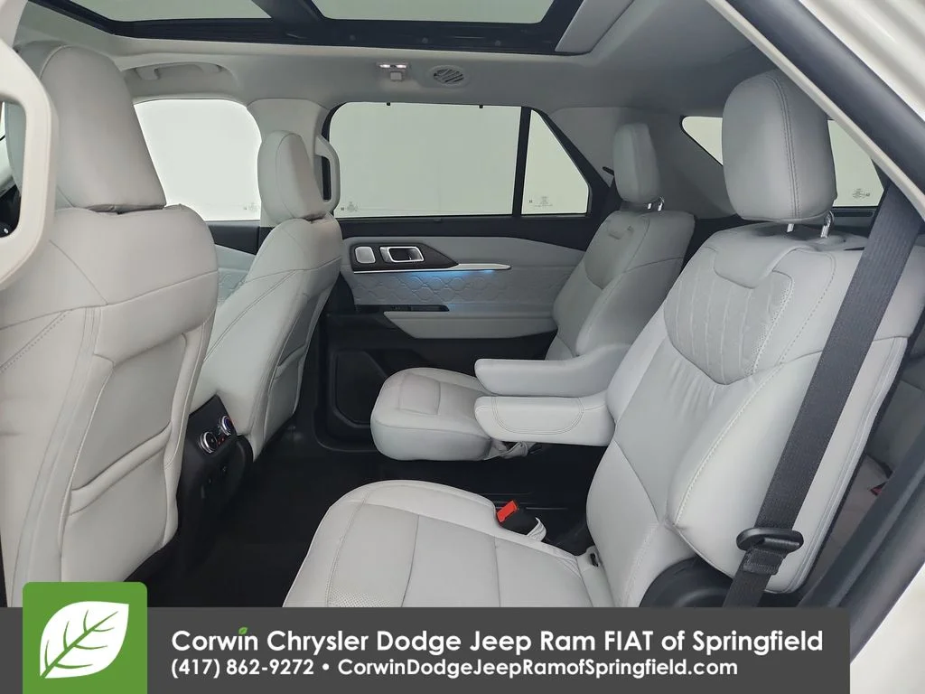 Used 2025 White Ford Platinum image 32