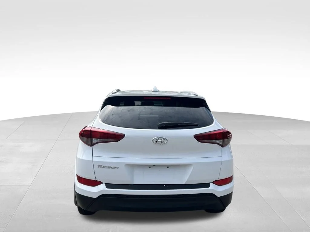 Used 2018 White Hyundai SEL Plus image 4