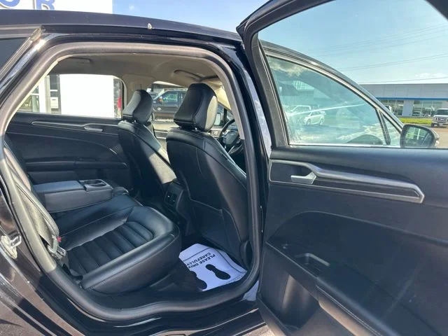 Used 2020 Agate Black Metallic Ford SEL image 16