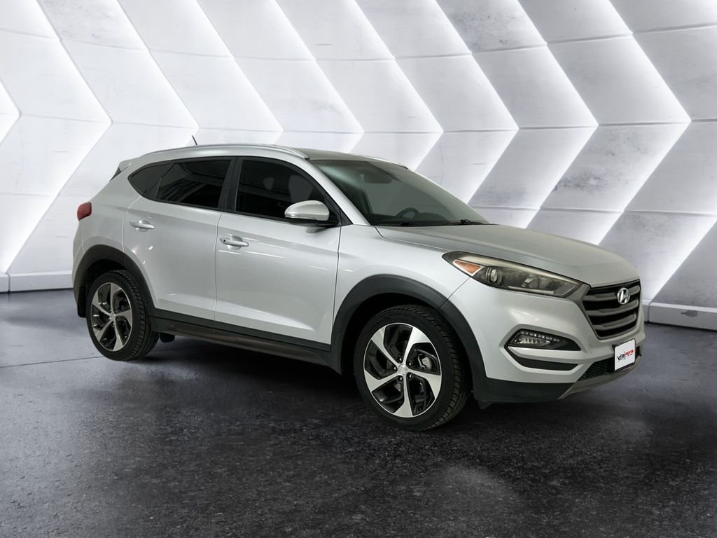 Silver 2016 Hyundai Tucson 1.6T Sport FWD with Beige Seats SUV / Crossover Front-Wheel Drive