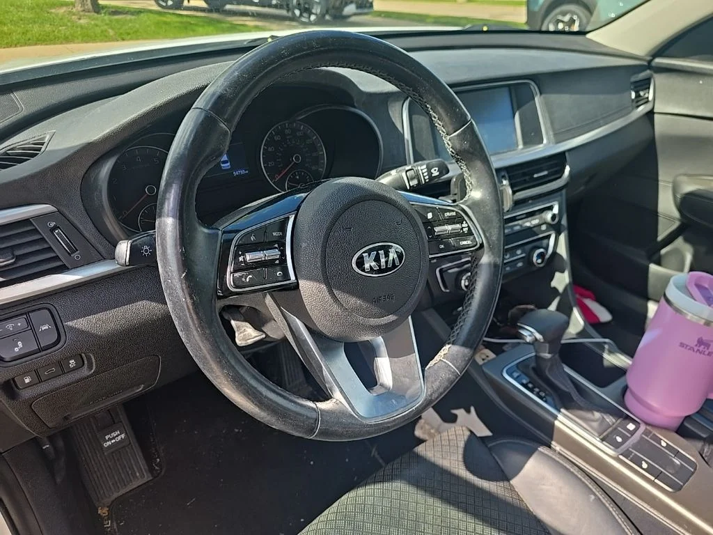 Used 2020 White Kia SE image 6