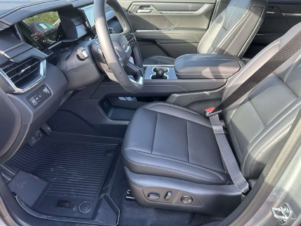 New 2027 Sterling Metallic GMC Elevation image 17
