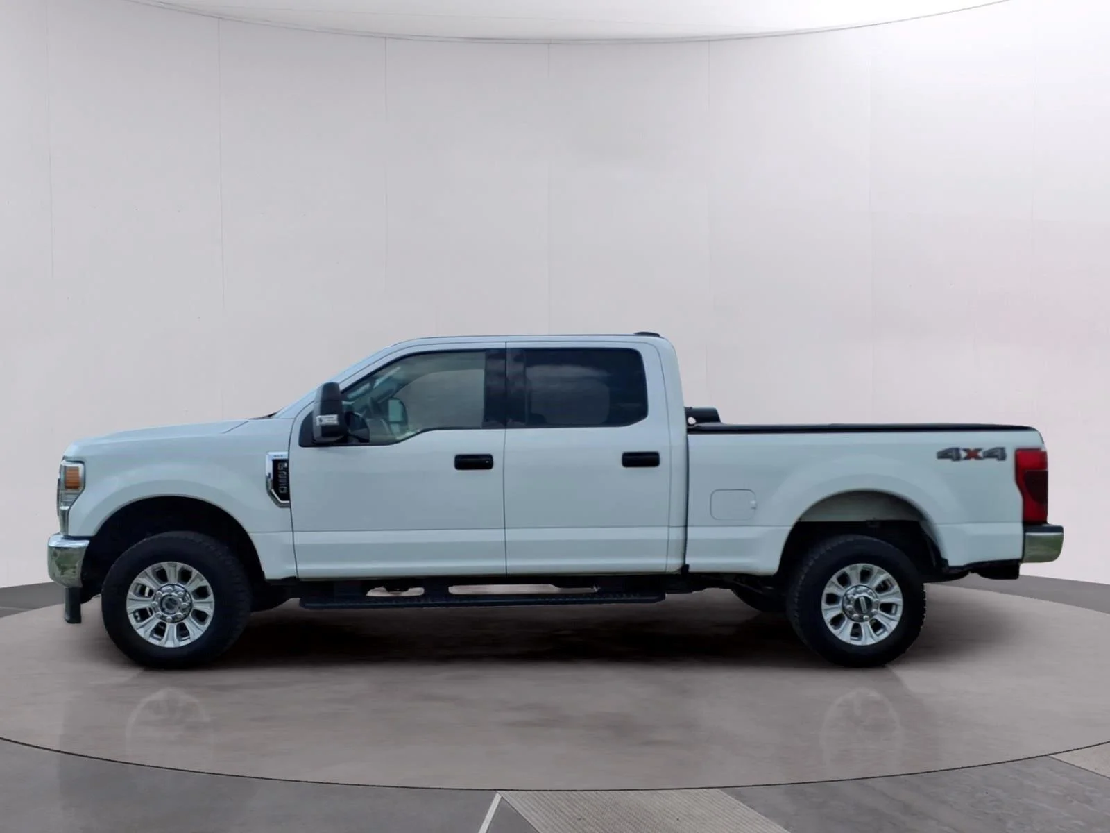 Used 2021 Oxford White Ford XLT image 3