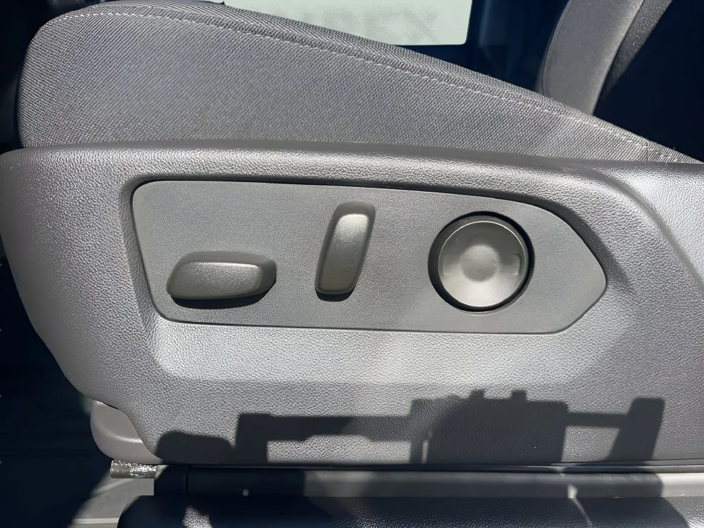 Used 2025 Summit White Chevrolet Custom image 11