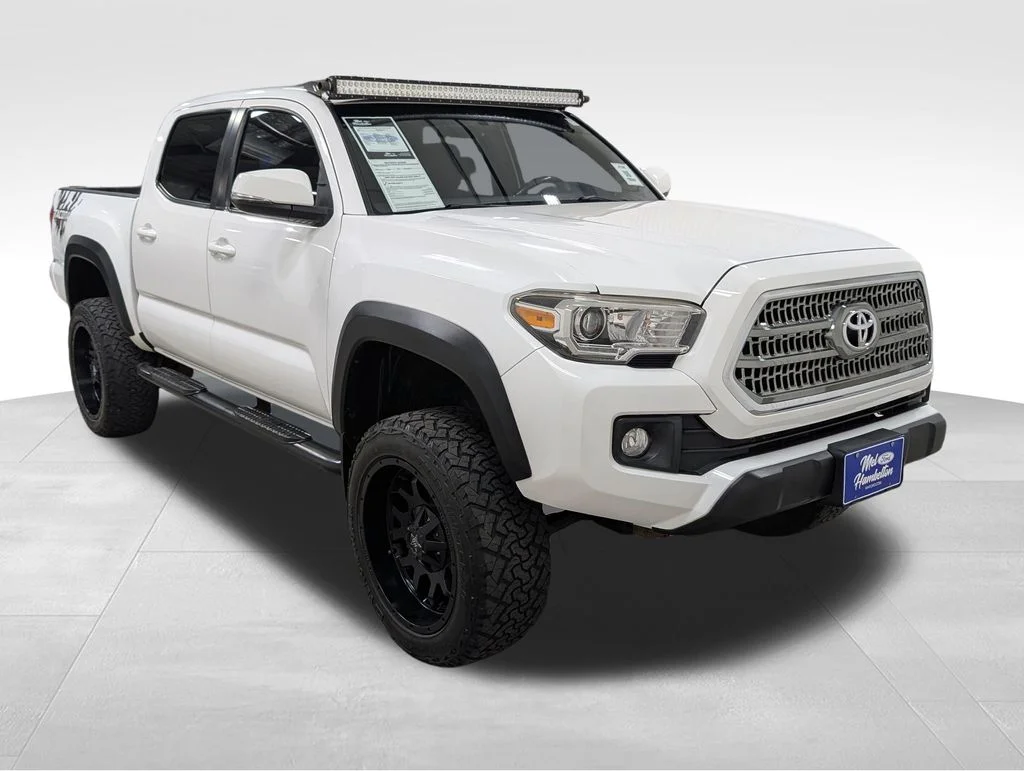 Used 2016 Super White Toyota TRD Off-Road image 17