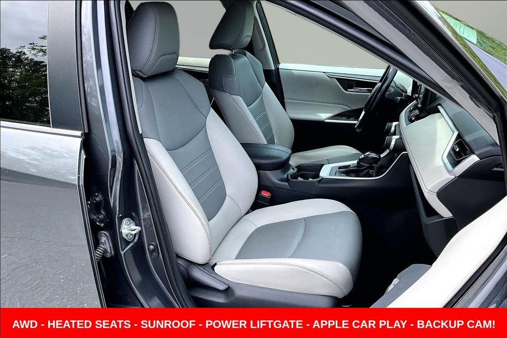 Used 2020 Gray Toyota XLE Premium image 28