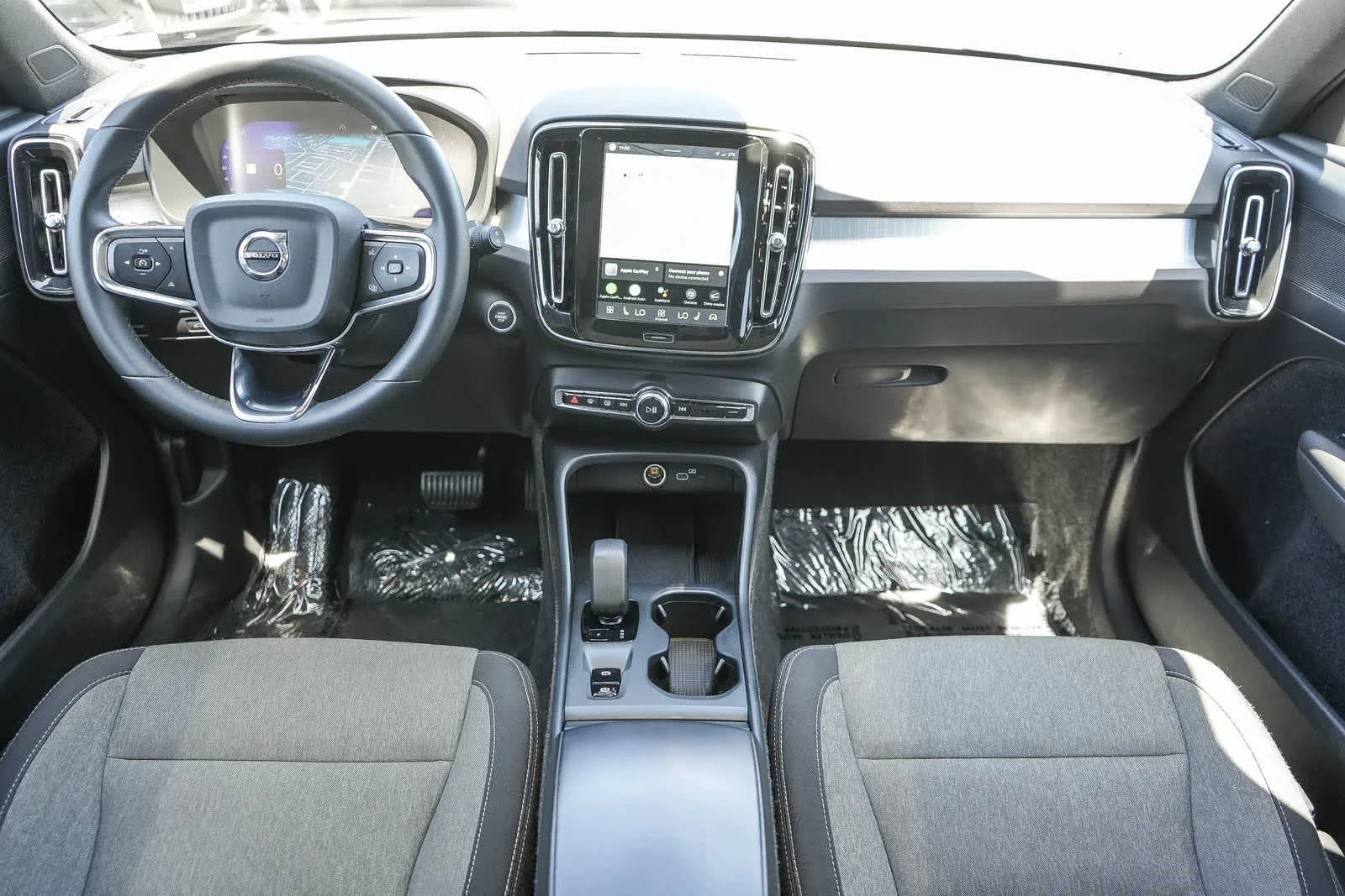 Used 2024 White Volvo  image 12