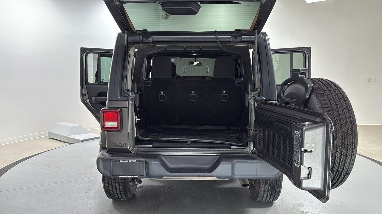 Used 2018 Gray Jeep Unlimited Sport S image 16