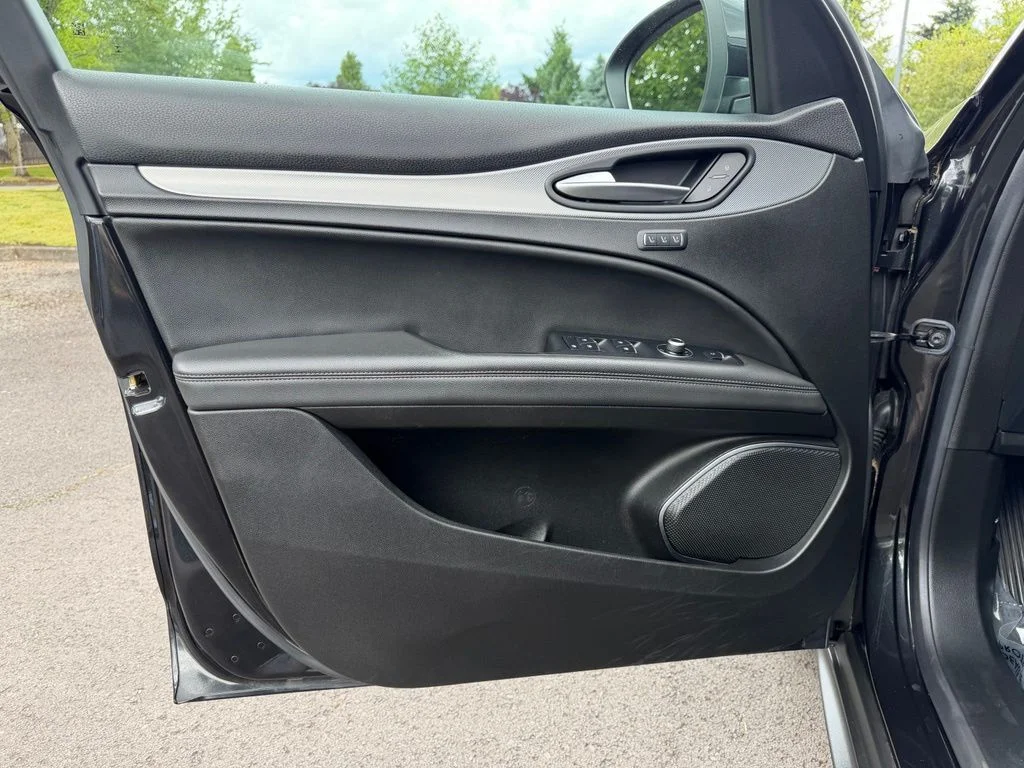 Used 2018 Black Metallic Alfa Romeo Base image 12