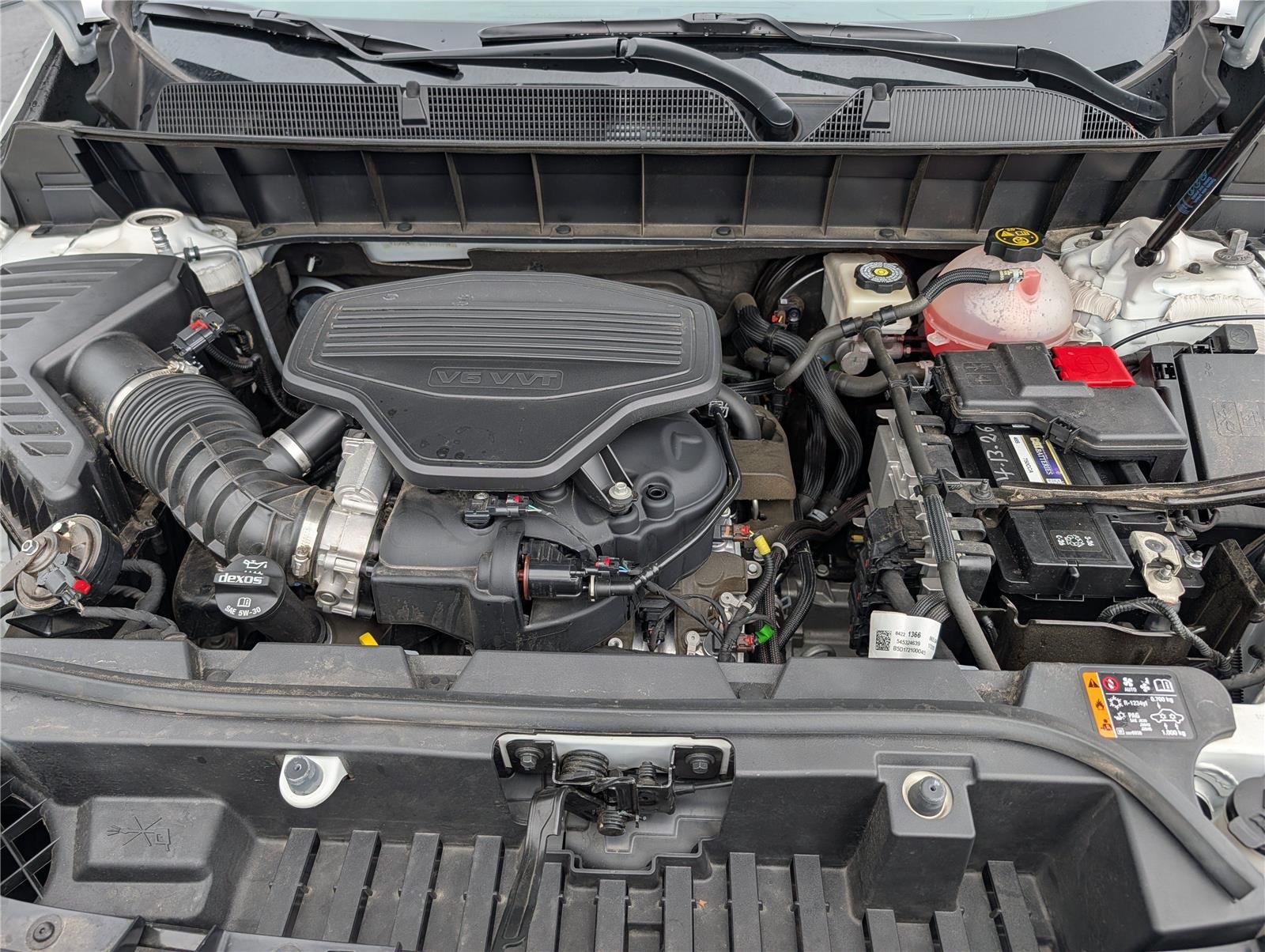 Used 2018 White Frost Tricoat GMC Denali image 38