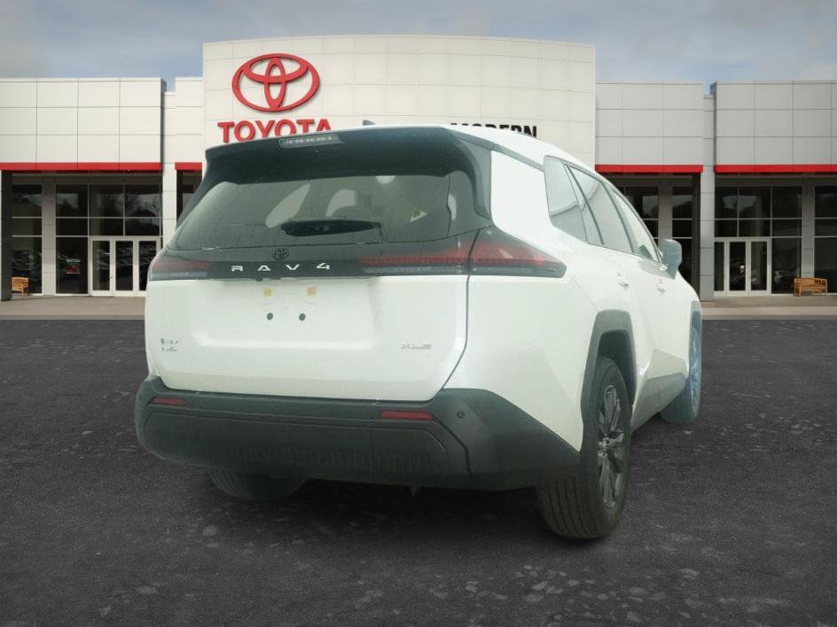 New 2026 Wind Chill Pearl Toyota XLE Premium image 10