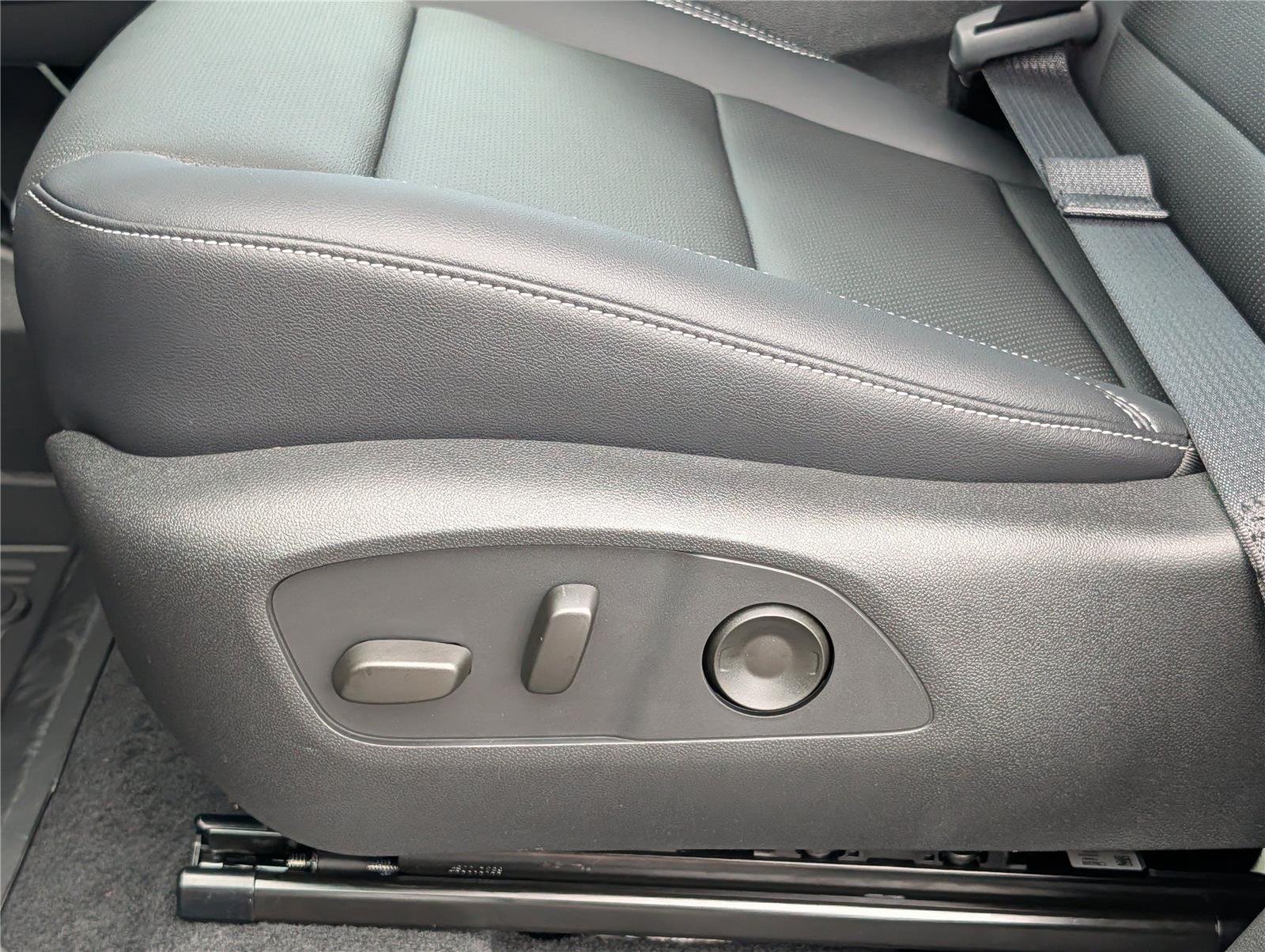 2026 Chevrolet Traverse LT - Photo 11