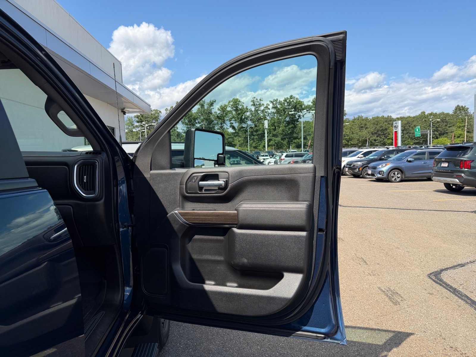 Used 2021 Northsky Blue Metallic Chevrolet LT image 30