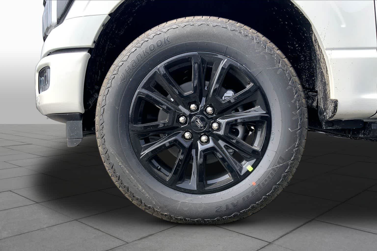 New 2026 Star White Metallic Tri-Coat Ford Platinum® image 8