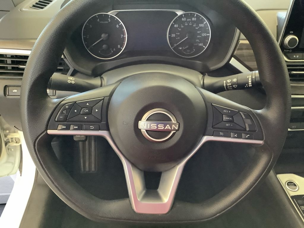 Used 2025 White Nissan 2.5 SV image 9