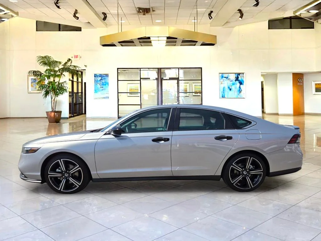 Used 2025  Honda Sport image 8