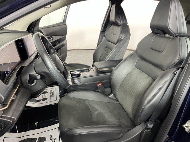 Used 2023 Deep Ocean Blue Pearl/Black Diamond Pearl Nissan ENGAGE image 14