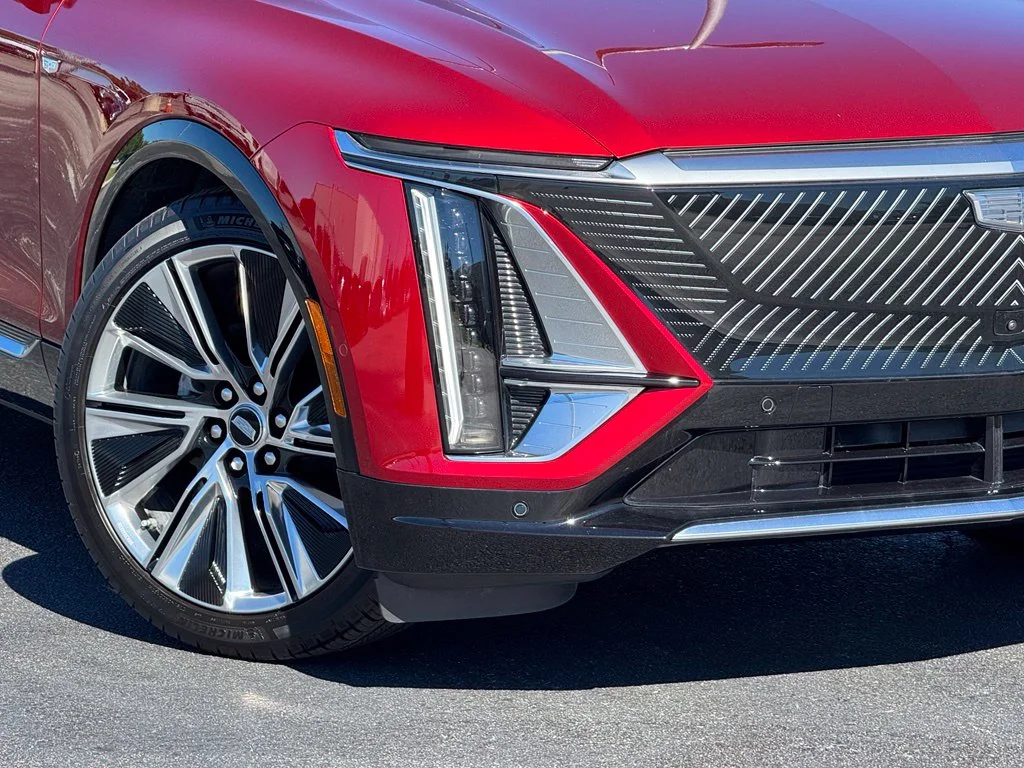 Used 2026  Cadillac Signature Luxury image 12