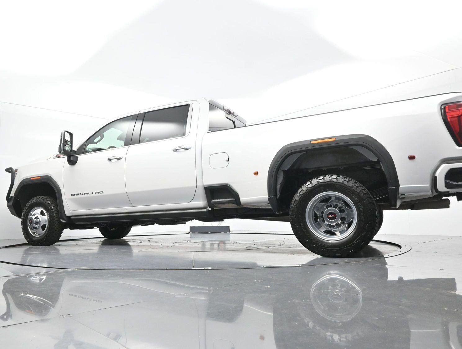 Used 2022 White Frost Tricoat GMC Denali image 52
